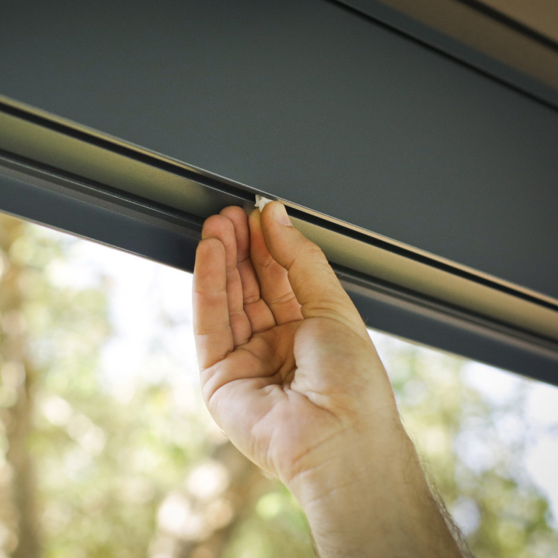 pergola-bioclimatique-aluminium-anthracite-1080m-toit-avec-lames-ovales-5-panneaux-moucharabieh-gris-pour-cote-360m-habrita …. – Image 5